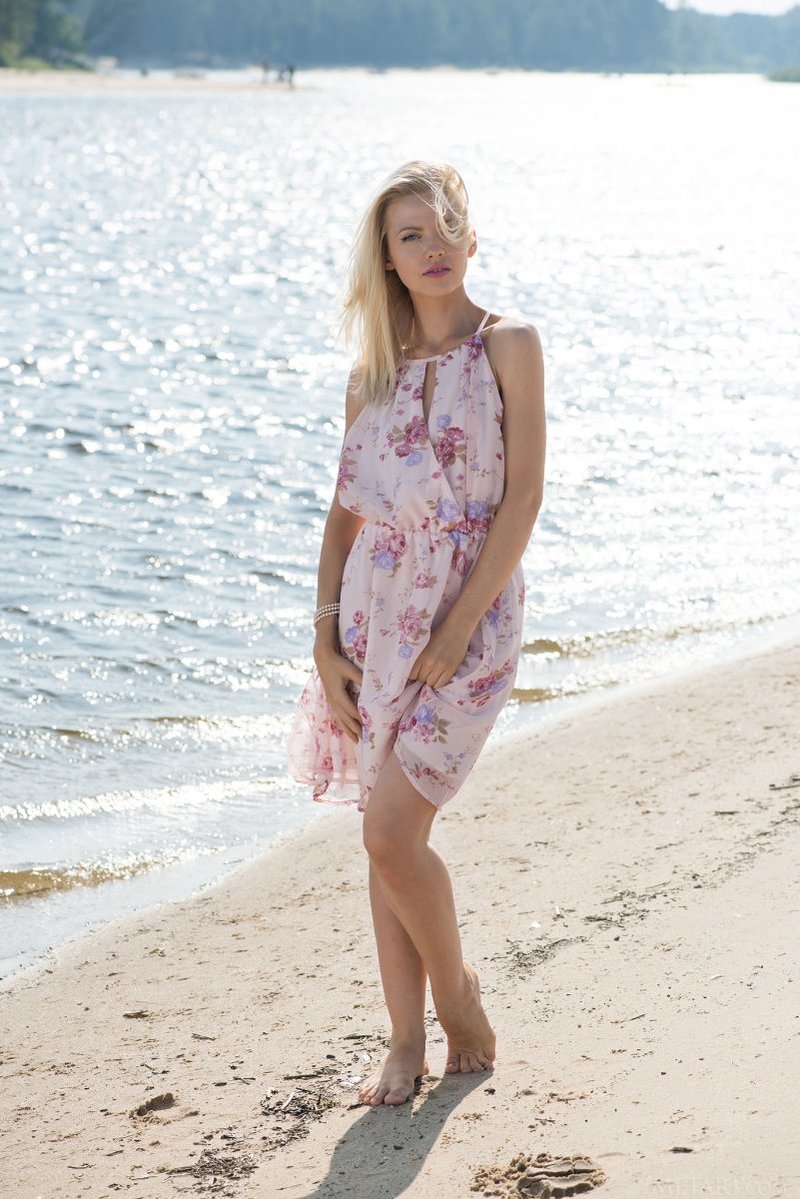 Лариса, 18 лет, 3 размер груди